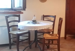 Agriturismo Lupo Vecchio - Lischeti - table and chairs