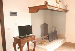 Agriturismo Lupo Vecchio - Serratone - fireplace