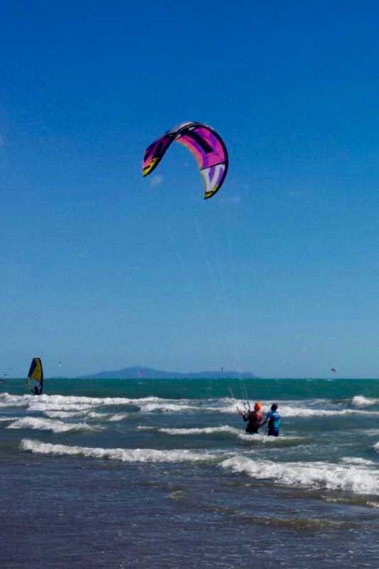Kitesurfen an der toskanischen Küste
